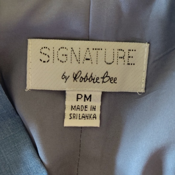 Blue Dress Machine Washable. - Picture 3 of 4